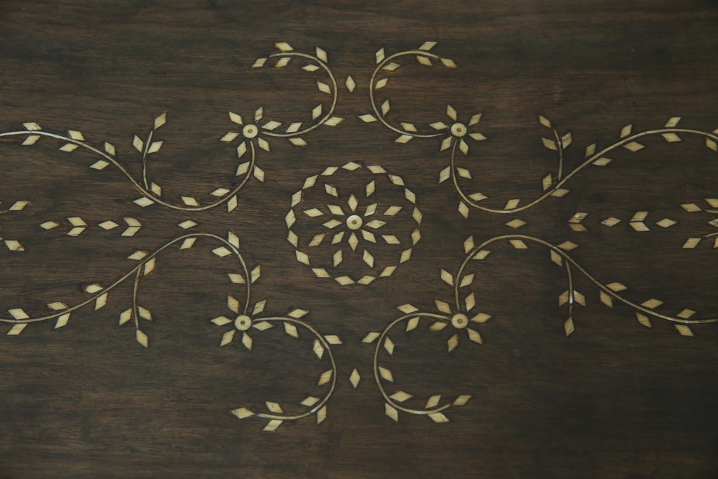 アジアンヴィンテージ　高級品!!　美しい唐草風象嵌装飾　ハンドクラフト　アジアンクラシカルな雰囲気が素敵なサイドボード　(R-083266)