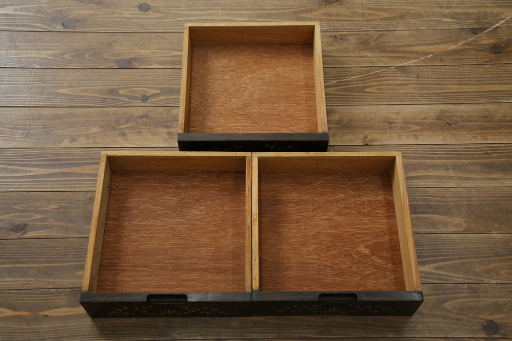 アジアンヴィンテージ　高級品!!　美しい唐草風象嵌装飾　ハンドクラフト　アジアンクラシカルな雰囲気が素敵なサイドボード　(R-083266)