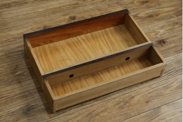 アジアンビンテージ　高級品!!　美しい唐草風象嵌装飾　ハンドクラフト　アジアンクラシカルな雰囲気が素敵な隠し引き出し付きサイドキャビネット　(R-083267)