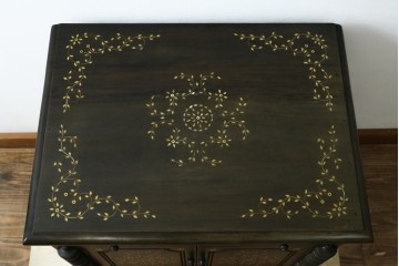 アジアンビンテージ　高級品!!　美しい唐草風象嵌装飾　ハンドクラフト　アジアンクラシカルな雰囲気が素敵な隠し引き出し付きサイドキャビネット　(R-083267)