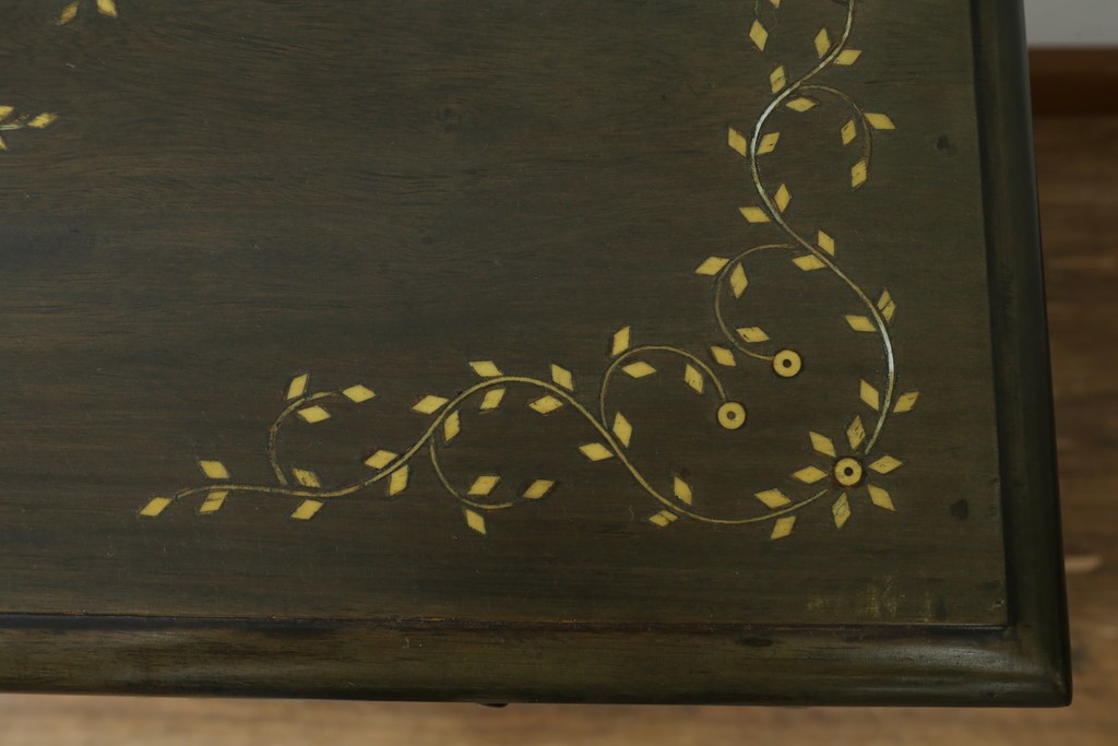 アジアンビンテージ　高級品!!　美しい唐草風象嵌装飾　ハンドクラフト　アジアンクラシカルな雰囲気が素敵な隠し引き出し付きサイドキャビネット　(R-083267)