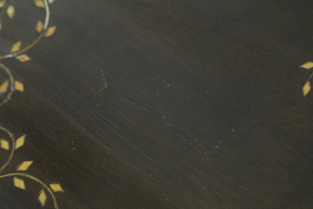 アジアンビンテージ　高級品!!　美しい唐草風象嵌装飾　ハンドクラフト　アジアンクラシカルな雰囲気が素敵な隠し引き出し付きサイドキャビネット　(R-083267)