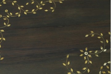 アジアンビンテージ　高級品!!　美しい唐草風象嵌装飾　ハンドクラフト　アジアンクラシカルな雰囲気が素敵な隠し引き出し付きサイドキャビネット　(R-083267)