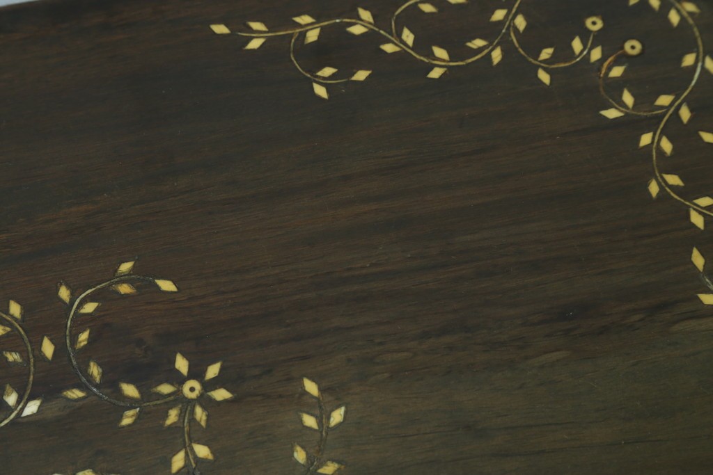 アジアンビンテージ　高級品!!　美しい唐草風象嵌装飾　ハンドクラフト　アジアンクラシカルな雰囲気が素敵な隠し引き出し付きサイドキャビネット　(R-083267)