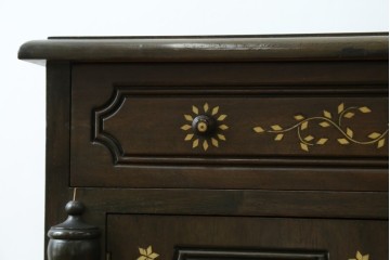 アジアンビンテージ　高級品!!　美しい唐草風象嵌装飾　ハンドクラフト　アジアンクラシカルな雰囲気が素敵な隠し引き出し付きサイドキャビネット　(R-083267)