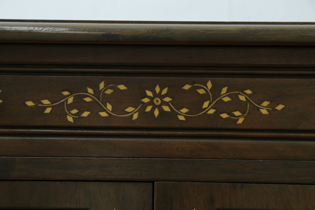 アジアンビンテージ　高級品!!　美しい唐草風象嵌装飾　ハンドクラフト　アジアンクラシカルな雰囲気が素敵な隠し引き出し付きサイドキャビネット　(R-083267)