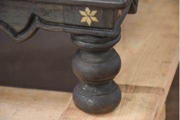 アジアンビンテージ　高級品!!　美しい唐草風象嵌装飾　ハンドクラフト　アジアンクラシカルな雰囲気が素敵な隠し引き出し付きサイドキャビネット(リビングボード、サイドボード、収納棚、飾り棚、戸棚、ヴィンテージ)(R-083267)