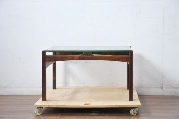 和製ビンテージ　ローズウッド　北欧デザインがおしゃれな上質な作りのブラウンガラストップローテーブル(センターテーブル、リビングテーブル、ヴィンテージ)(R-083270)