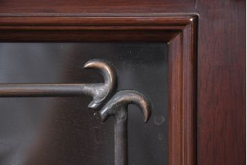 中古　美品　神戸元町欧風家具メープル不二屋製　マホガニー材の高級キャビネット(収納棚、戸棚、サイドキャビネット、飾り棚、本箱、ブックケース)(R-083272)