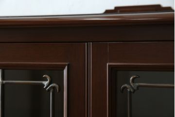 中古　美品　神戸元町欧風家具メープル不二屋製　マホガニー材の高級キャビネット(収納棚、戸棚、サイドキャビネット、飾り棚、本箱、ブックケース)(R-083272)