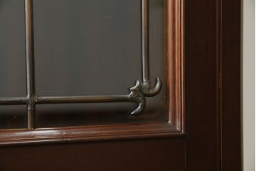 中古　美品　神戸元町欧風家具メープル不二屋製　マホガニー材の高級キャビネット(収納棚、戸棚、サイドキャビネット、飾り棚、本箱、ブックケース)(R-083272)