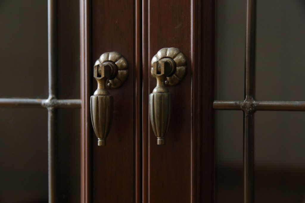 中古　美品　神戸元町欧風家具メープル不二屋製　マホガニー材の高級キャビネット(収納棚、戸棚、サイドキャビネット、飾り棚、本箱、ブックケース)(R-083272)