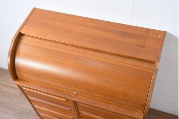 デンマークビンテージ　希少モデル　家具ブランド　DENKA(デンカ)　チーク材　シリンダートップ　引き出し天板付き　洗練されたデザインで空間を美しく整えるライティングビューロー(机、デスク、在宅用、在宅ワーク用、ワークデスク、引き出し、ヴィンテージ)(R-083273)