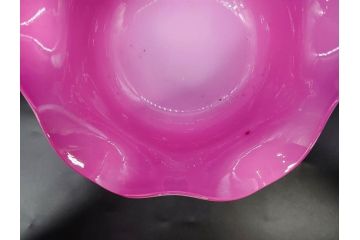 当時物　大正期　乳白地　フリル　輪花　被せガラス　赤に青色被せ　空間に華やかさと洗練された美しさをもたらすコンポート(氷コップ、桃色、水色、フルーツボウル、果物入れ、デザートディッシュ、タッツア、硝子、和ガラス)(R-083279)