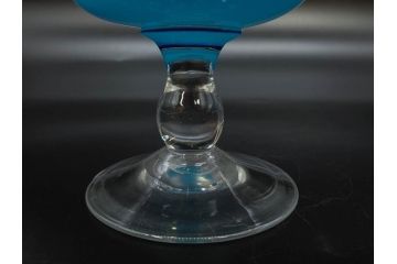 当時物　大正期　乳白地　フリル　輪花　被せガラス　赤に青色被せ　空間に華やかさと洗練された美しさをもたらすコンポート(氷コップ、桃色、水色、フルーツボウル、果物入れ、デザートディッシュ、タッツア、硝子、和ガラス)(R-083279)