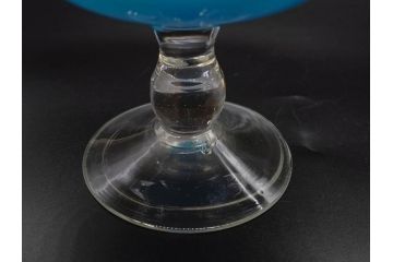当時物　大正期　乳白地　フリル　輪花　被せガラス　赤に青色被せ　空間に華やかさと洗練された美しさをもたらすコンポート(氷コップ、桃色、水色、フルーツボウル、果物入れ、デザートディッシュ、タッツア、硝子、和ガラス)(R-083279)