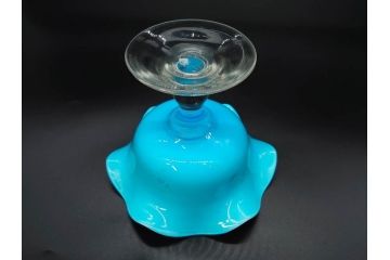 当時物　大正期　乳白地　フリル　輪花　被せガラス　赤に青色被せ　空間に華やかさと洗練された美しさをもたらすコンポート(氷コップ、桃色、水色、フルーツボウル、果物入れ、デザートディッシュ、タッツア、硝子、和ガラス)(R-083279)