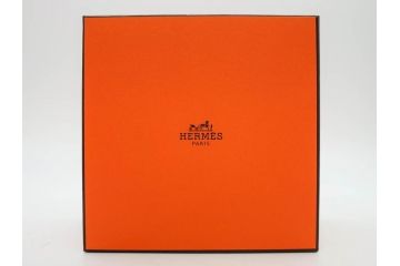 フランス　HERMES(エルメス)　リズム　洗練されたデザインが魅力のコーヒーカップ&ソーサー2客セット(C&S、金彩、碗皿、洋食器、共箱付)(R-083283)