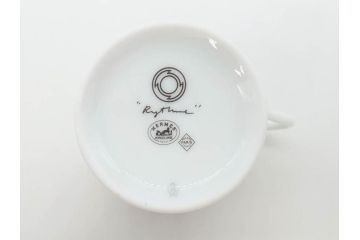 フランス　HERMES(エルメス)　リズム　洗練されたデザインが魅力のコーヒーカップ&ソーサー2客セット(C&S、金彩、碗皿、洋食器、共箱付)(R-083283)