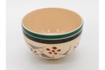 十六代 永楽善五郎　色絵　早春　茶道具　約12cm　4寸　静謐な美しさを感じさせる茶碗(梅、金彩、抹茶碗、茶器、茶陶、裏印、和食器、共箱付、四寸)(R-083284)