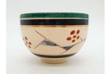 十六代 永楽善五郎　色絵　早春　茶道具　約12cm　4寸　静謐な美しさを感じさせる茶碗(梅、金彩、抹茶碗、茶器、茶陶、裏印、和食器、共箱付、四寸)(R-083284)