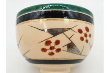 十六代 永楽善五郎　色絵　早春　茶道具　約12cm　4寸　静謐な美しさを感じさせる茶碗(梅、金彩、抹茶碗、茶器、茶陶、裏印、和食器、共箱付、四寸)(R-083284)