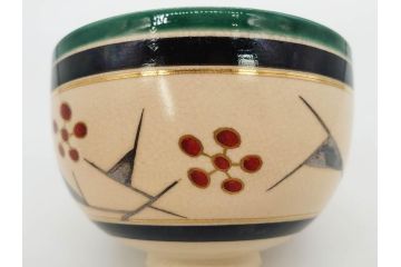 十六代 永楽善五郎　色絵　早春　茶道具　約12cm　4寸　静謐な美しさを感じさせる茶碗(梅、金彩、抹茶碗、茶器、茶陶、裏印、和食器、共箱付、四寸)(R-083284)