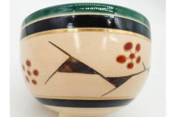 十六代 永楽善五郎　色絵　早春　茶道具　約12cm　4寸　静謐な美しさを感じさせる茶碗(梅、金彩、抹茶碗、茶器、茶陶、裏印、和食器、共箱付、四寸)(R-083284)
