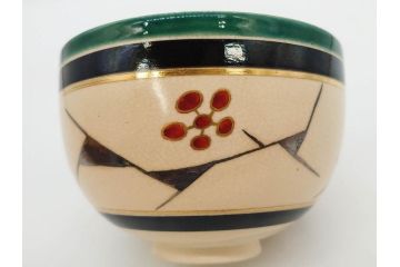 十六代 永楽善五郎　色絵　早春　茶道具　約12cm　4寸　静謐な美しさを感じさせる茶碗(梅、金彩、抹茶碗、茶器、茶陶、裏印、和食器、共箱付、四寸)(R-083284)