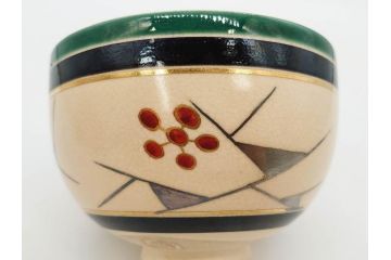 十六代 永楽善五郎　色絵　早春　茶道具　約12cm　4寸　静謐な美しさを感じさせる茶碗(梅、金彩、抹茶碗、茶器、茶陶、裏印、和食器、共箱付、四寸)(R-083284)