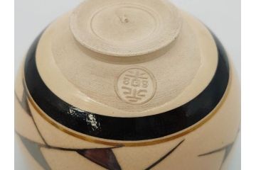十六代 永楽善五郎　色絵　早春　茶道具　約12cm　4寸　静謐な美しさを感じさせる茶碗(梅、金彩、抹茶碗、茶器、茶陶、裏印、和食器、共箱付、四寸)(R-083284)