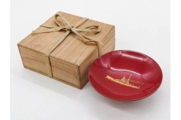 昭和17年　大東亜戦争記念　軍艦　金剛　軍猪口　歴史を感じる盃(金彩、戦盃、兵隊杯、軍杯、漆器、漆芸、酒器、和食器、外箱付)(R-083286)
