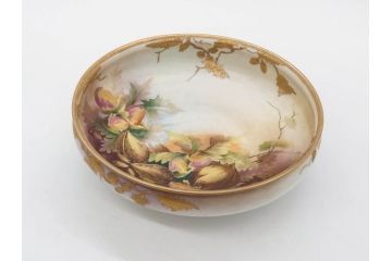 明治〜大正期　オールドノリタケ　NORITAKE　木の実　金彩　金盛　ハンドペイント　自然モチーフが繊細な筆致と豊かな色彩で描かれた優雅な雰囲気のボウル(深皿、鉢、プレート、洋食器)(R-083291)