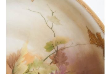 明治〜大正期　オールドノリタケ　NORITAKE　木の実　金彩　金盛　ハンドペイント　自然モチーフが繊細な筆致と豊かな色彩で描かれた優雅な雰囲気のボウル(深皿、鉢、プレート、洋食器)(R-083291)