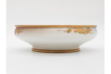 明治〜大正期　オールドノリタケ　NORITAKE　木の実　金彩　金盛　ハンドペイント　自然モチーフが繊細な筆致と豊かな色彩で描かれた優雅な雰囲気のボウル(深皿、鉢、プレート、洋食器)(R-083291)