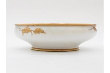 明治〜大正期　オールドノリタケ　NORITAKE　木の実　金彩　金盛　ハンドペイント　自然モチーフが繊細な筆致と豊かな色彩で描かれた優雅な雰囲気のボウル(深皿、鉢、プレート、洋食器)(R-083291)