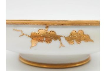 明治〜大正期　オールドノリタケ　NORITAKE　木の実　金彩　金盛　ハンドペイント　自然モチーフが繊細な筆致と豊かな色彩で描かれた優雅な雰囲気のボウル(深皿、鉢、プレート、洋食器)(R-083291)