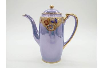 大正〜昭和初期　オールドノリタケ　NORITAKE　ラスター彩　金彩　金盛　花蝶　美しい光沢がテーブルを華やかに彩るデミタスコーヒーセット(キャビネット、ティー、ポット、クリーマー、シュガーポット、カップ&ソーサー、C&S、洋食器)(R-083292)