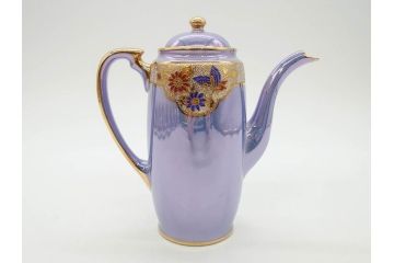 大正〜昭和初期　オールドノリタケ　NORITAKE　ラスター彩　金彩　金盛　花蝶　美しい光沢がテーブルを華やかに彩るデミタスコーヒーセット(キャビネット、ティー、ポット、クリーマー、シュガーポット、カップ&ソーサー、C&S、洋食器)(R-083292)