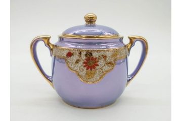 大正〜昭和初期　オールドノリタケ　NORITAKE　ラスター彩　金彩　金盛　花蝶　美しい光沢がテーブルを華やかに彩るデミタスコーヒーセット(キャビネット、ティー、ポット、クリーマー、シュガーポット、カップ&ソーサー、C&S、洋食器)(R-083292)