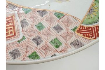 江戸期　古伊万里　色絵　染付　金彩　鶴松図　約46cm　1尺5寸　緻密な絵付けに匠の美技を感じる大皿(山、風景、吉祥文様、和皿、和食器、尺皿、一尺五寸)(R-083297)