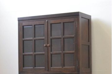 中古　松本民芸家具　G-1型面取食器棚　脚(台輪)付きリメイク　落ち着きのある洗練された佇まいが魅力のサイドキャビネット(カップボード、収納棚、戸棚、キャビネット、本箱)(R-083298)
