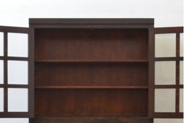 中古　松本民芸家具　G-1型面取食器棚　脚(台輪)付きリメイク　落ち着きのある洗練された佇まいが魅力のサイドキャビネット(カップボード、収納棚、戸棚、キャビネット、本箱)(R-083298)