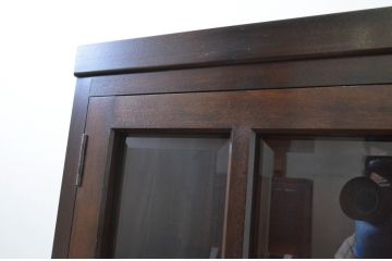 中古　松本民芸家具　G-1型面取食器棚　脚(台輪)付きリメイク　落ち着きのある洗練された佇まいが魅力のサイドキャビネット(カップボード、収納棚、戸棚、キャビネット、本箱)(R-083298)