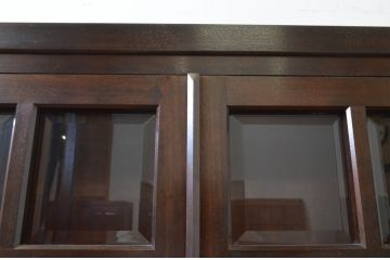 中古　松本民芸家具　G-1型面取食器棚　脚(台輪)付きリメイク　落ち着きのある洗練された佇まいが魅力のサイドキャビネット(カップボード、収納棚、戸棚、キャビネット、本箱)(R-083298)