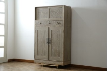 中古　高級品!!　特注デザイン　浮造り仕上げ　加藤隆康作　モダンな雰囲気漂う春日部総桐箪笥　(R-083302)