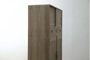 中古　高級品!!　特注デザイン　浮造り仕上げ　加藤隆康作　モダンな雰囲気漂う春日部総桐箪笥　(R-083302)