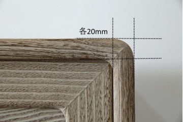 中古　高級品!!　特注デザイン　浮造り仕上げ　加藤隆康作　モダンな雰囲気漂う春日部総桐箪笥　(R-083302)