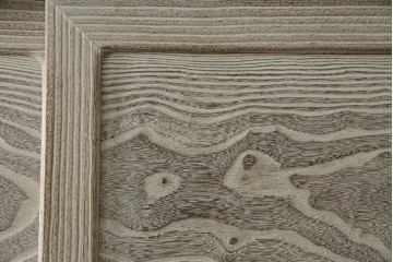 中古　高級品!!　特注デザイン　浮造り仕上げ　加藤隆康作　モダンな雰囲気漂う春日部総桐箪笥　(R-083302)