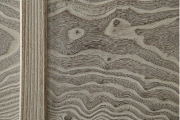 中古　高級品!!　特注デザイン　浮造り仕上げ　加藤隆康作　モダンな雰囲気漂う春日部総桐箪笥　(R-083302)